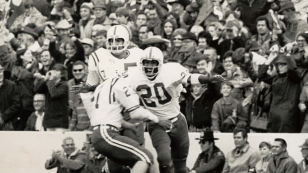 1971 Nebraska-Oklahoma football 02 Rodgers celebrates USATSI_8900795